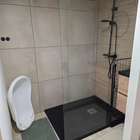 L Oasis De Detente - Le Cocon - 4 Personnes Avec 1h D Acces A La Piscine Privee Et Terrasse Amenagee Par Nuit Reservee - Climatisation - A 2km De Pairi Daiza بروغيليتي